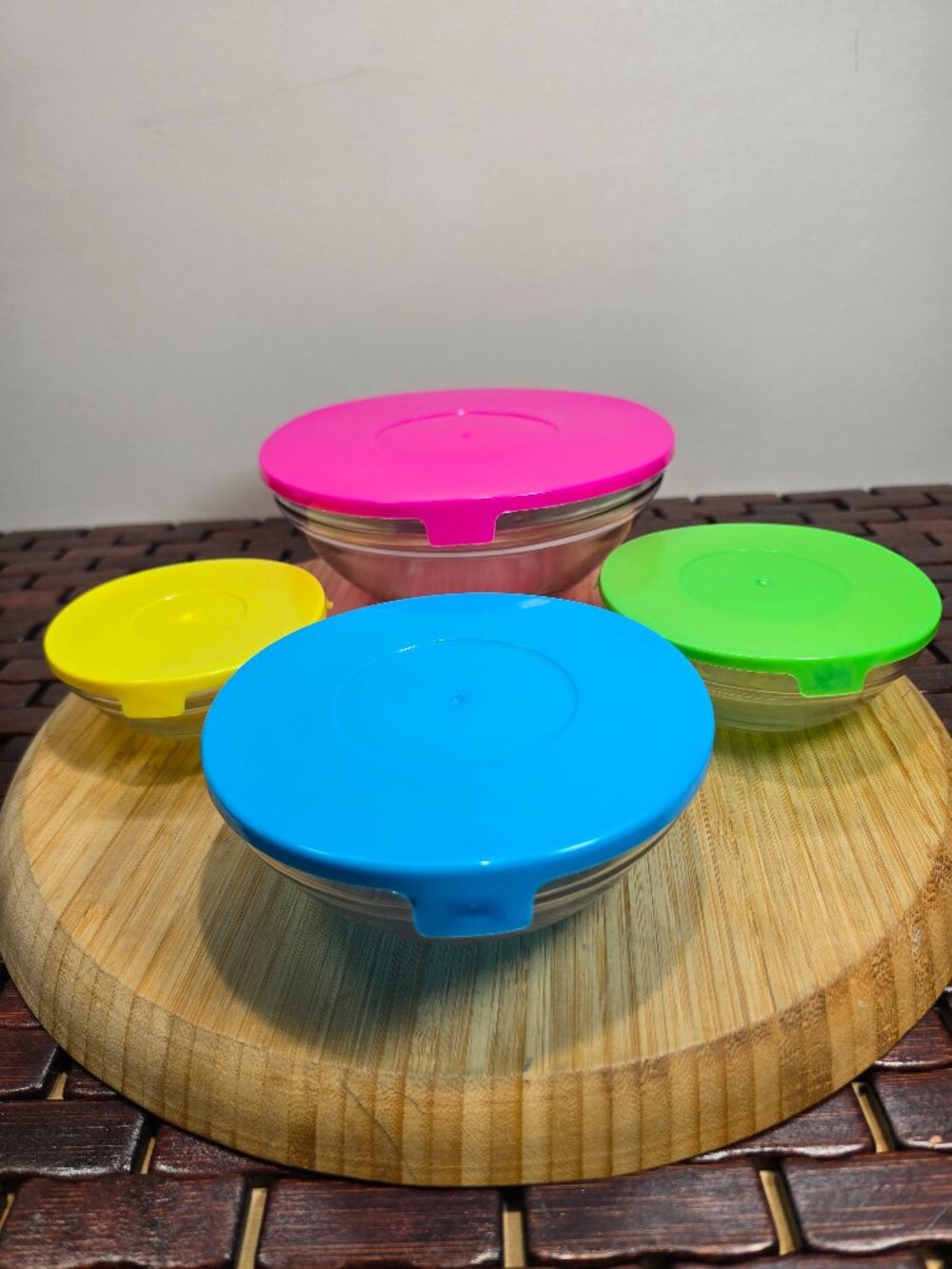 MCM Set of 4 Glass Stacking Mixing Bowls with Snap On Lids Excellent